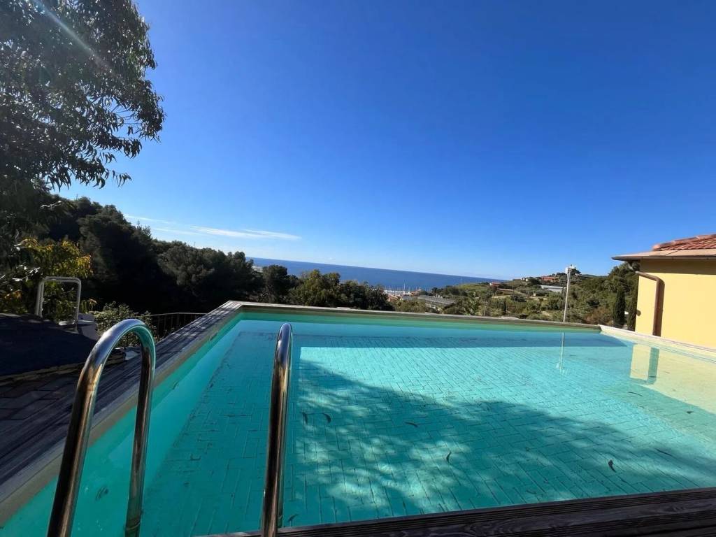 casa indipendente in vendita a Santo Stefano al Mare