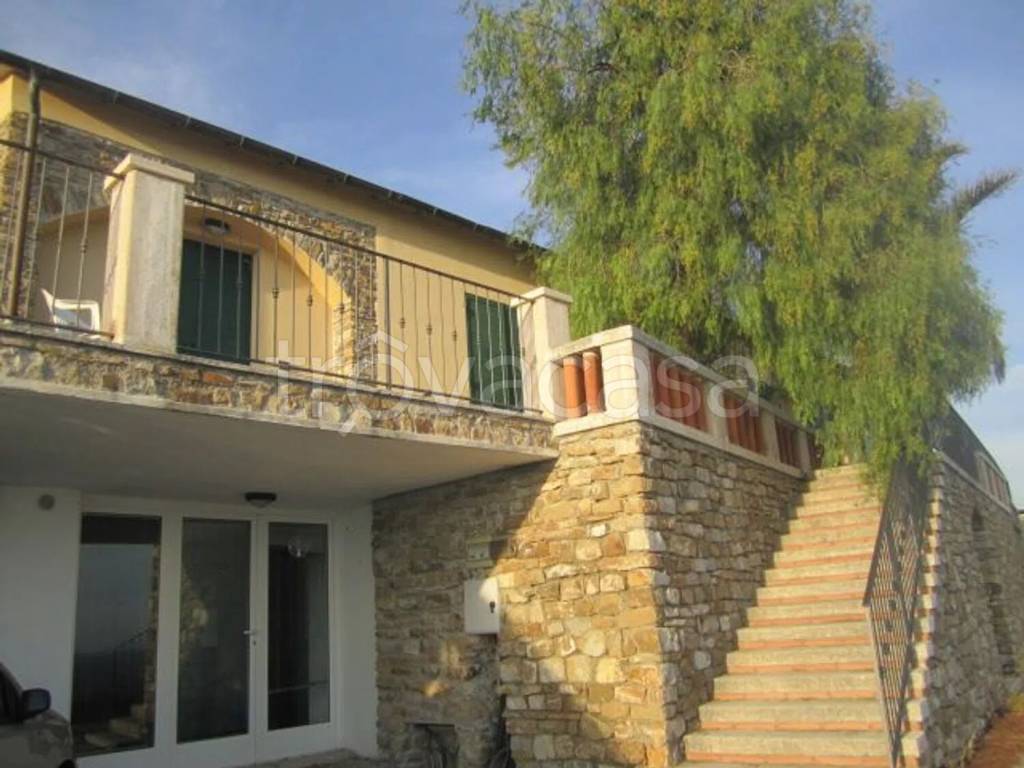 casa indipendente in vendita a Santo Stefano al Mare