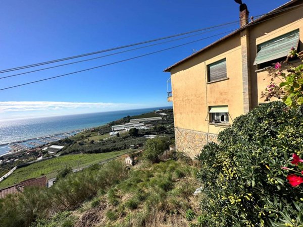 casa indipendente in vendita a Santo Stefano al Mare