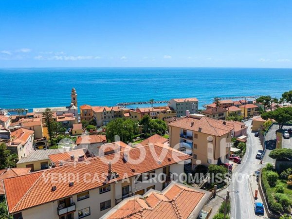 casa indipendente in vendita a Santo Stefano al Mare