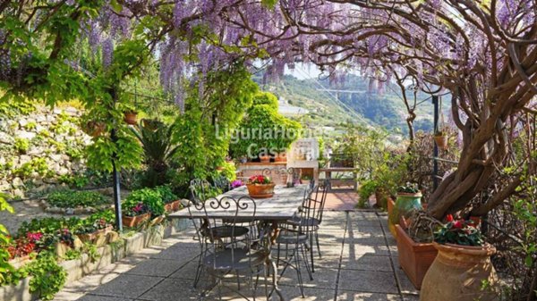 casa indipendente in vendita a Santo Stefano al Mare