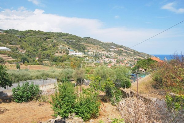 casa indipendente in vendita a Santo Stefano al Mare