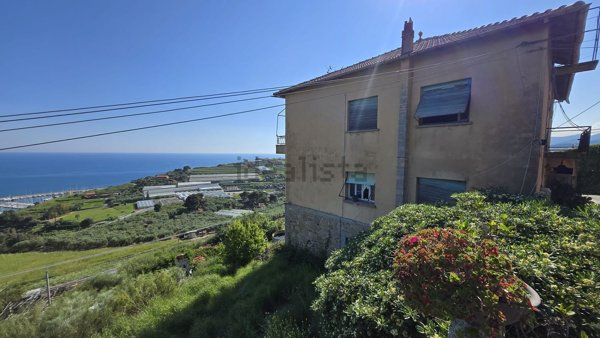 casa indipendente in vendita a Santo Stefano al Mare