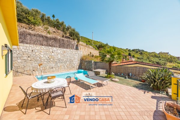 casa indipendente in vendita a Santo Stefano al Mare