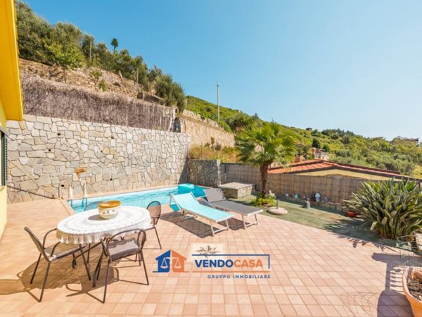 casa indipendente in vendita a Santo Stefano al Mare