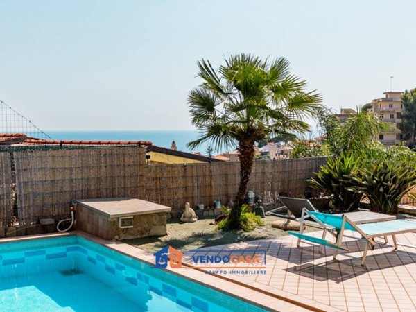 casa indipendente in vendita a Santo Stefano al Mare
