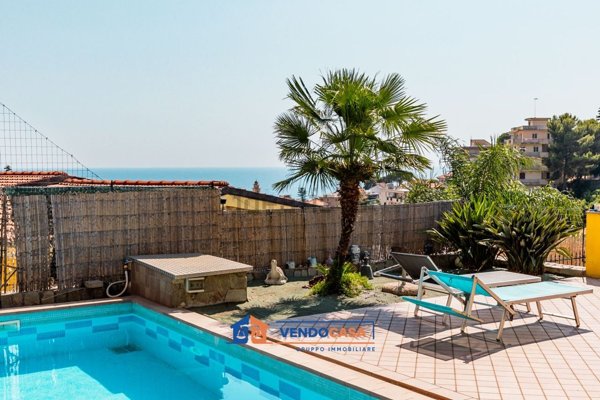 casa indipendente in vendita a Santo Stefano al Mare