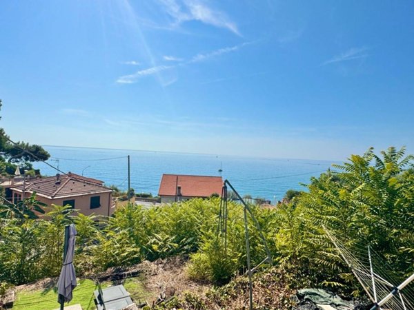 casa indipendente in vendita a Santo Stefano al Mare