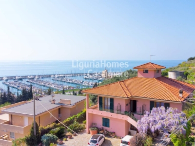 casa indipendente in vendita a Santo Stefano al Mare