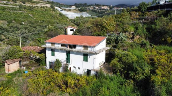 casa indipendente in vendita a Santo Stefano al Mare
