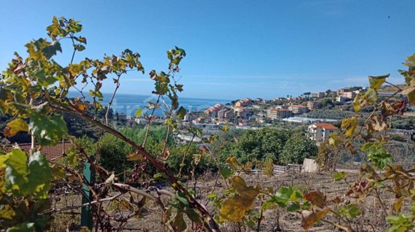 casa indipendente in vendita a Santo Stefano al Mare