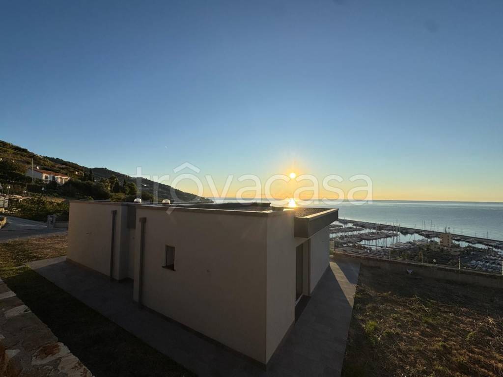 casa indipendente in vendita a Santo Stefano al Mare