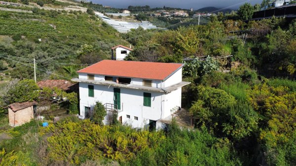 casa indipendente in vendita a Santo Stefano al Mare