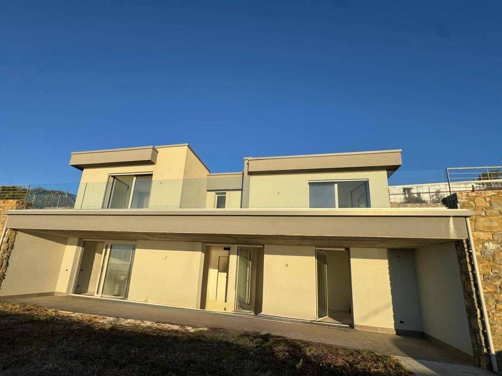 casa indipendente in vendita a Santo Stefano al Mare