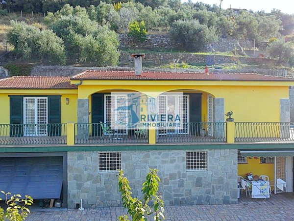 casa indipendente in vendita a Santo Stefano al Mare