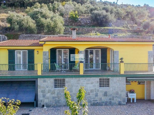 casa indipendente in vendita a Santo Stefano al Mare