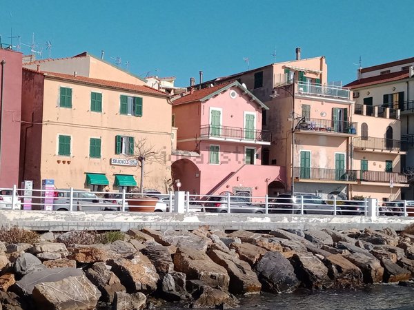 casa indipendente in vendita a Santo Stefano al Mare