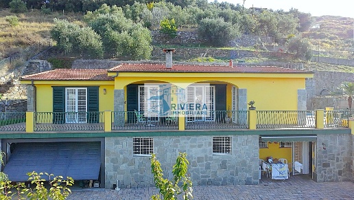 casa indipendente in vendita a Santo Stefano al Mare