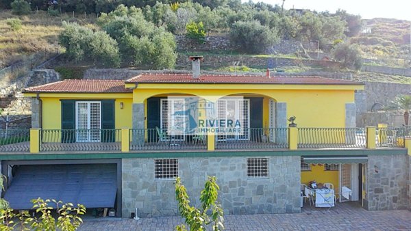 casa indipendente in vendita a Santo Stefano al Mare