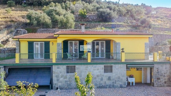casa indipendente in vendita a Santo Stefano al Mare