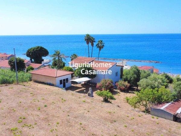 casa indipendente in vendita a Santo Stefano al Mare