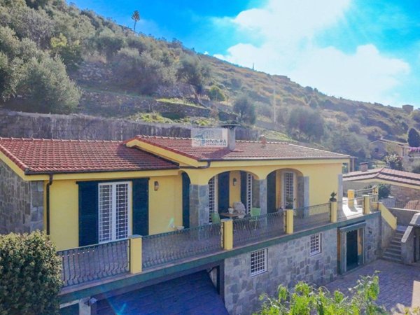 casa indipendente in vendita a Santo Stefano al Mare