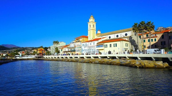 locale di sgombero in vendita a Santo Stefano al Mare