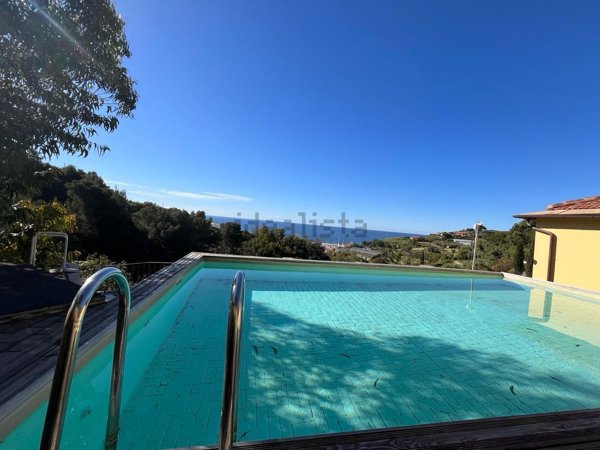 casa indipendente in vendita a Santo Stefano al Mare