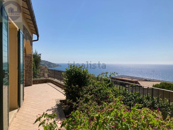 casa indipendente in vendita a Santo Stefano al Mare