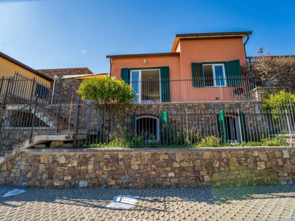 casa indipendente in vendita a Santo Stefano al Mare