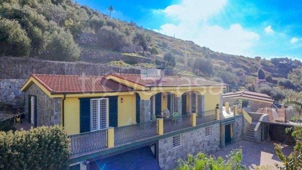 casa indipendente in vendita a Santo Stefano al Mare