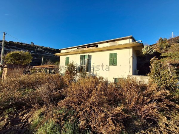 casa indipendente in vendita a Santo Stefano al Mare