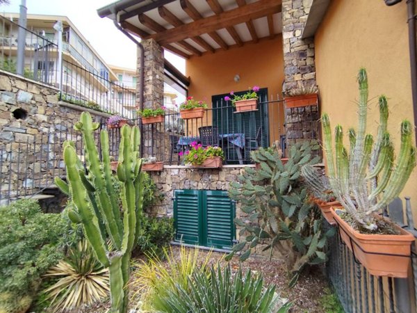 casa indipendente in vendita a Santo Stefano al Mare