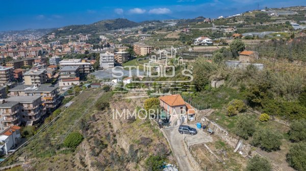 casa indipendente in vendita a Santo Stefano al Mare