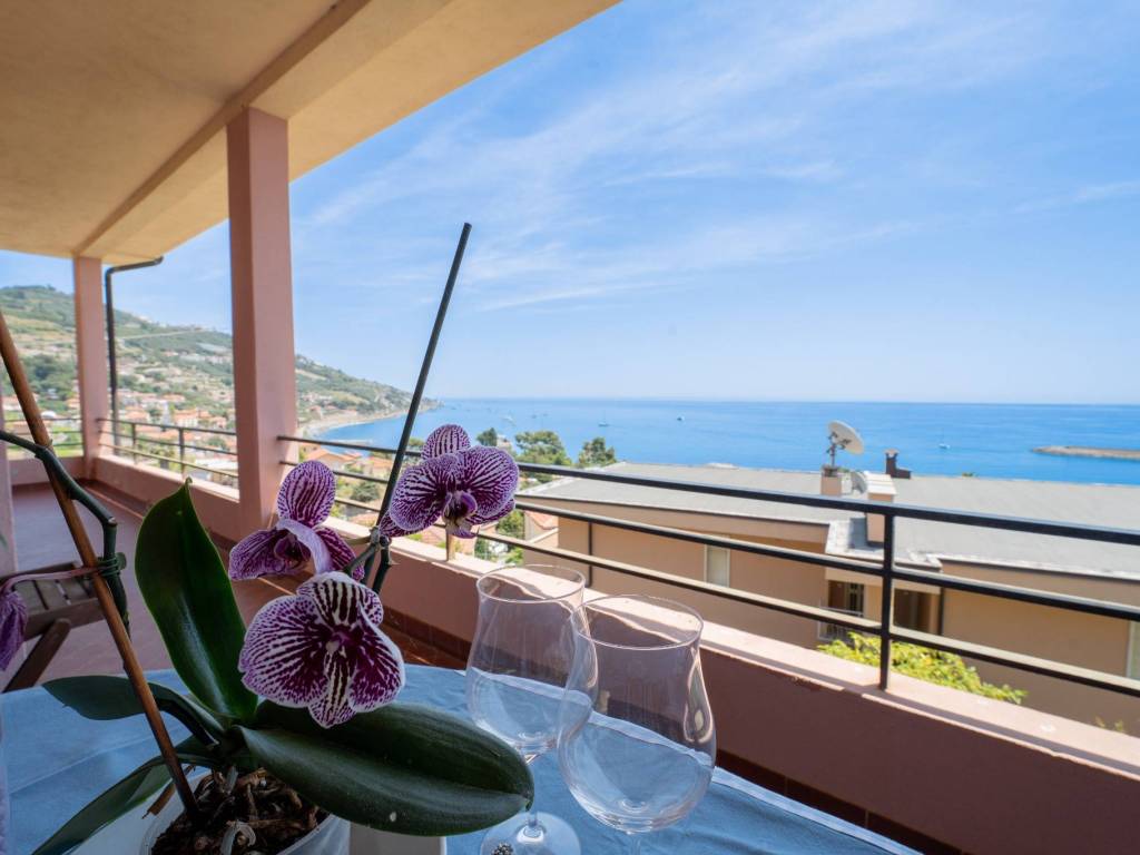 casa indipendente in vendita a Santo Stefano al Mare