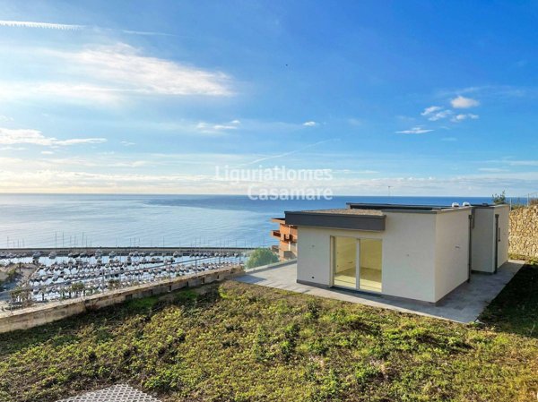 casa indipendente in vendita a Santo Stefano al Mare