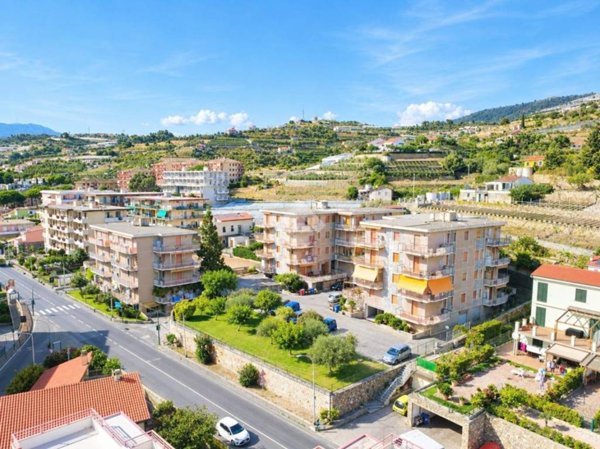 locale di sgombero in vendita a Santo Stefano al Mare