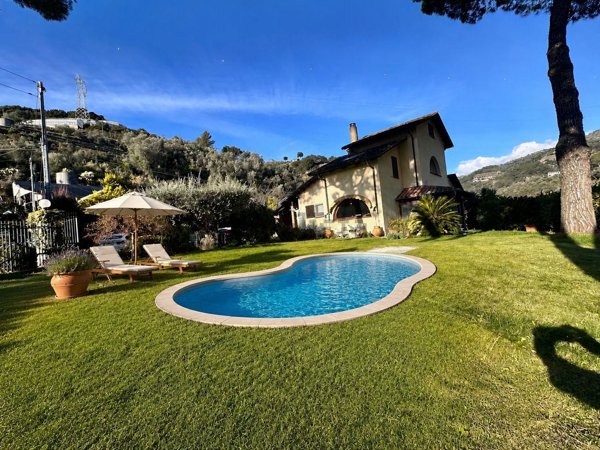 casa indipendente in vendita a Soldano