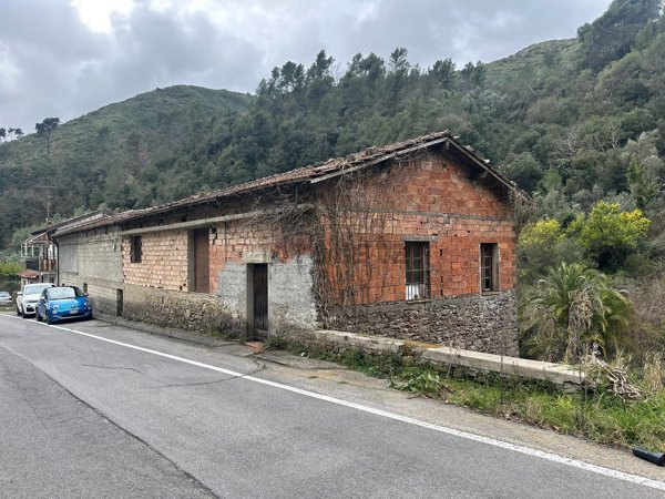 locale di sgombero in vendita a Soldano