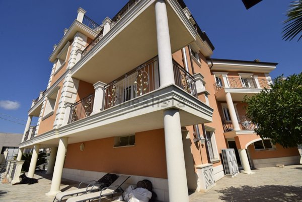 casa indipendente in vendita a Taggia in zona Arma di Taggia