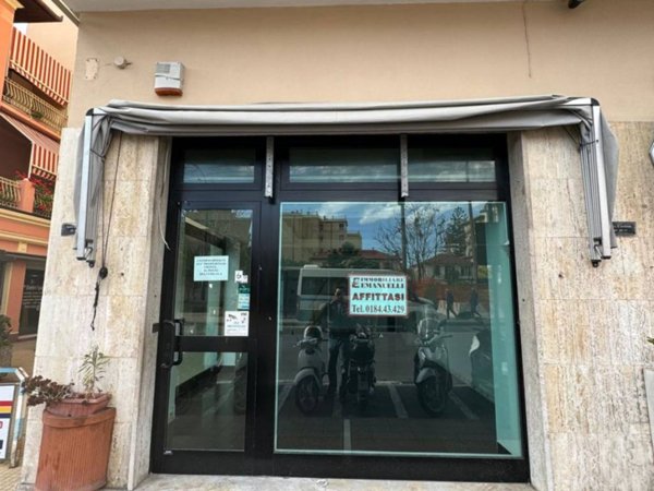 negozio in vendita a Taggia in zona Arma di Taggia