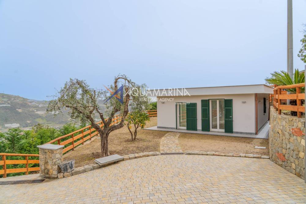 casa indipendente in vendita a Taggia