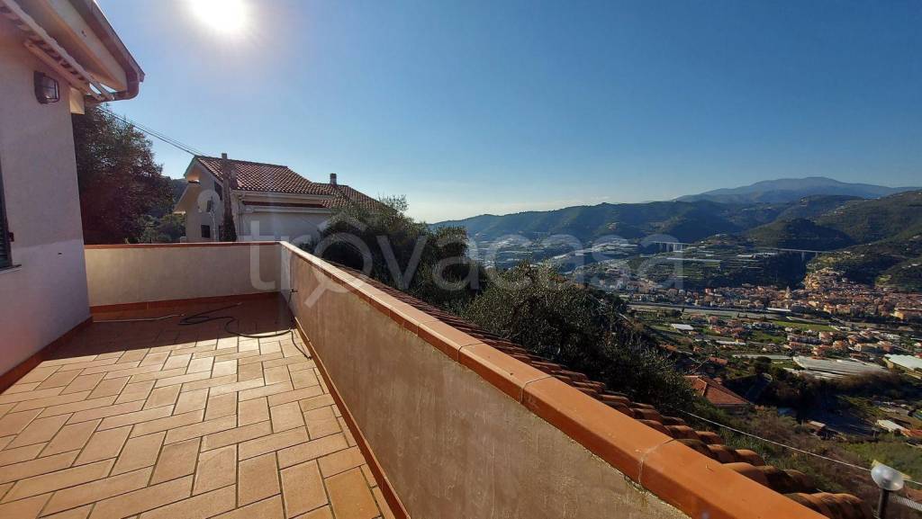 casa indipendente in vendita a Taggia