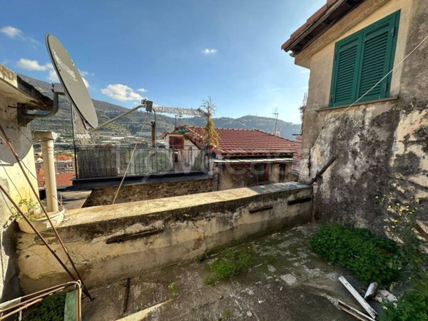 casa indipendente in vendita a Taggia