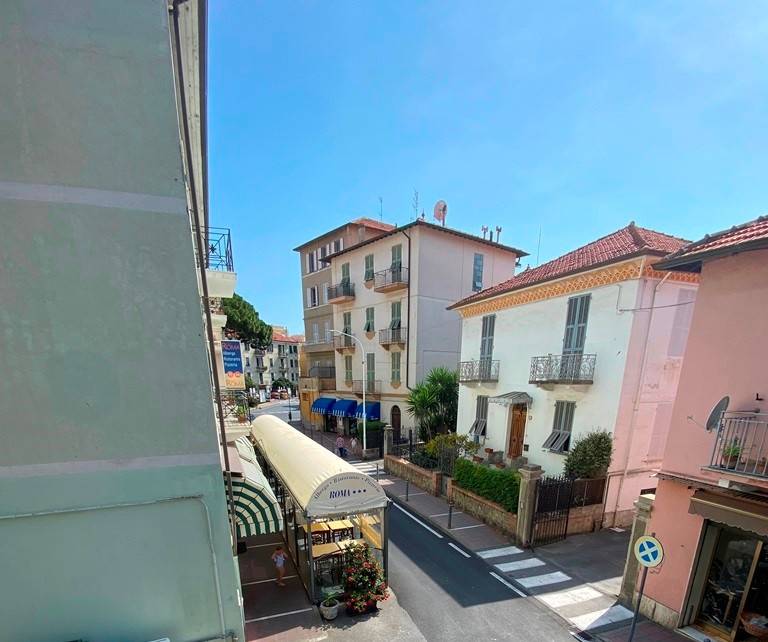 appartamento in vendita a Taggia in zona Arma di Taggia