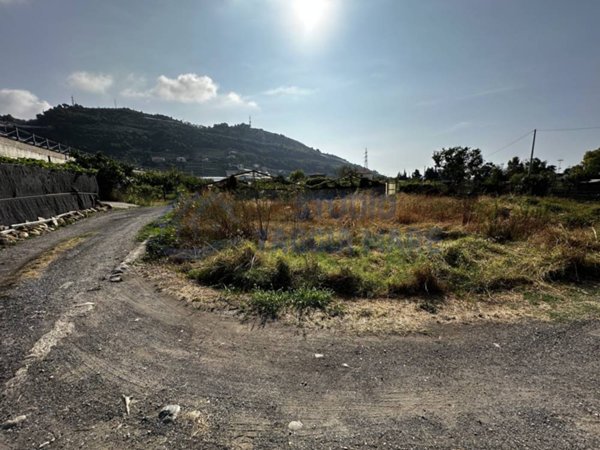 casa indipendente in vendita a Taggia in zona Levà