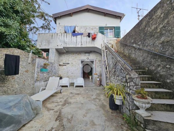 casa indipendente in vendita a Taggia in zona Arma di Taggia