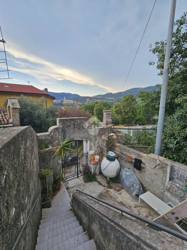 casa indipendente in vendita a Taggia in zona Arma di Taggia