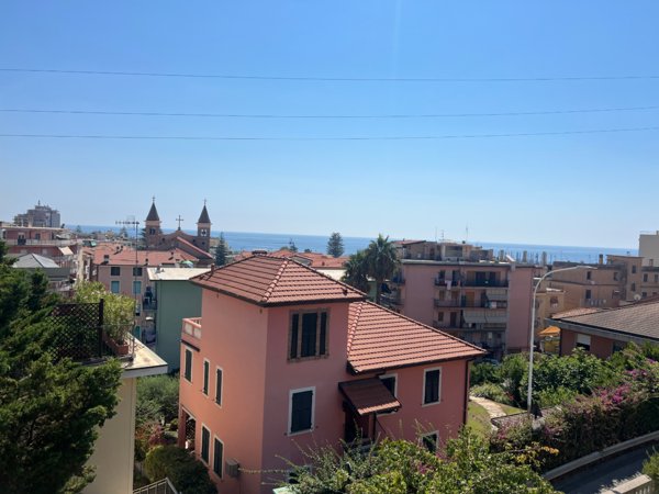 appartamento in vendita a Taggia in zona Arma di Taggia