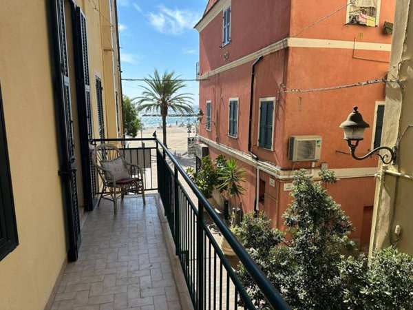 appartamento in vendita a Taggia in zona Arma di Taggia